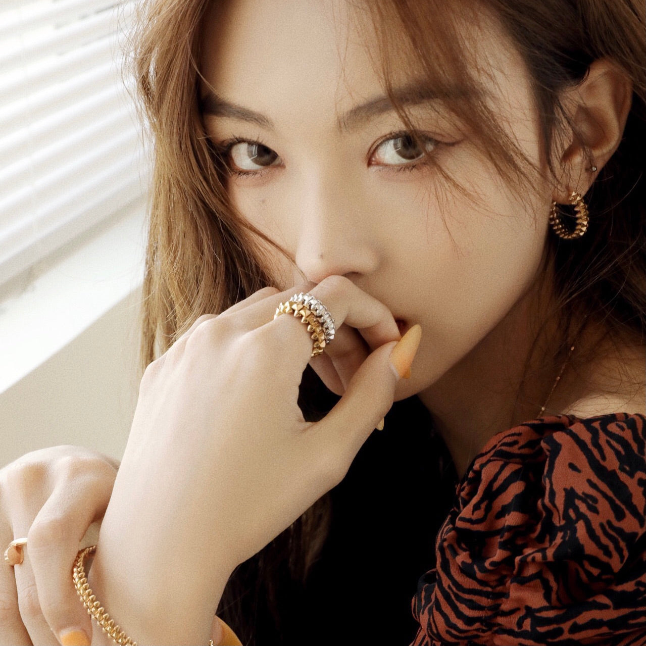 ¡®Moco¡¯CLASH SMALL HOOP EARRINGS