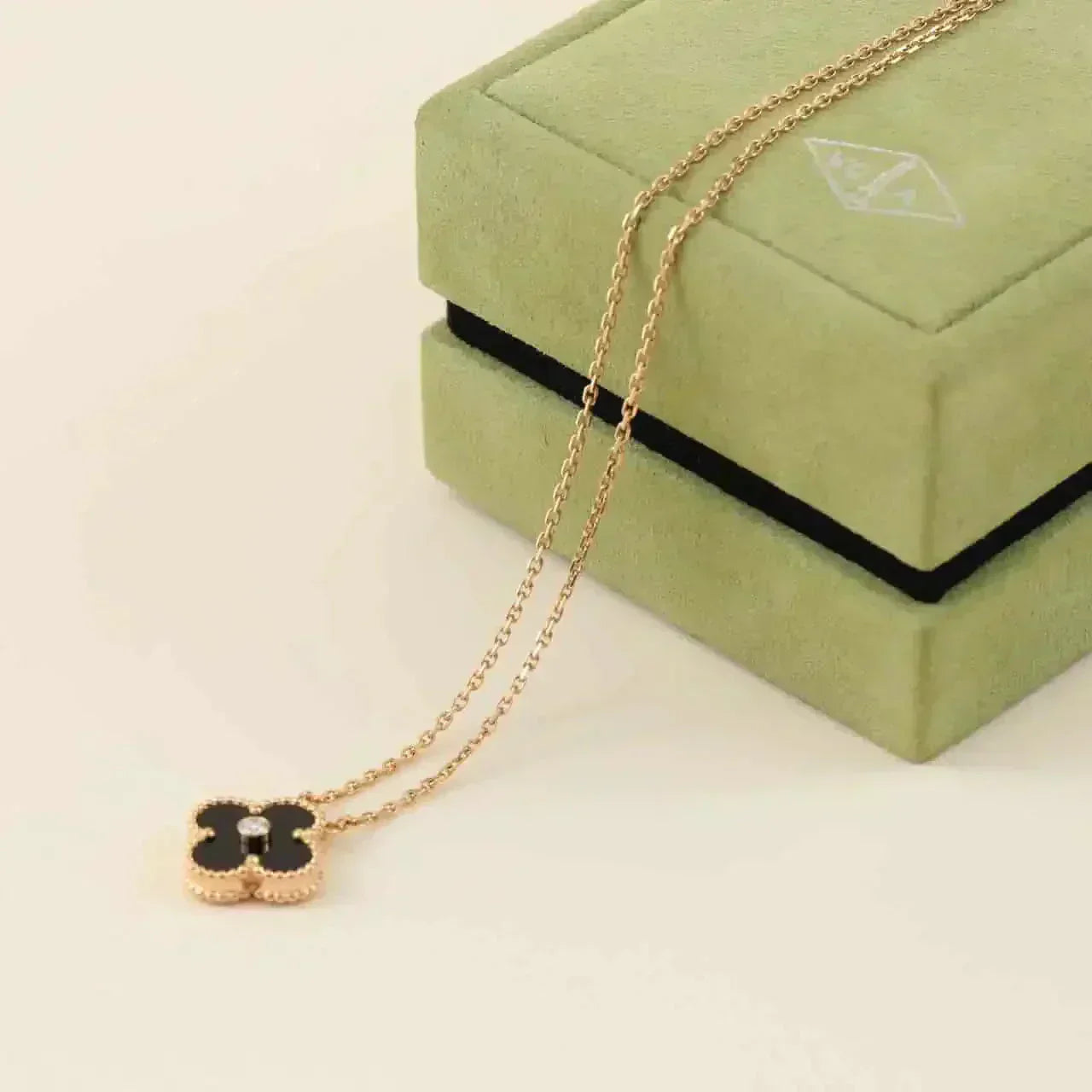 ¡®Moco¡¯CLOVER 15MM DIAMOND ONYX NECKLACE