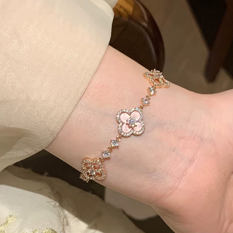 ¡®Moco¡¯CLOVER 5 MOTIF PINK BLUE RED WHITE BRACELET