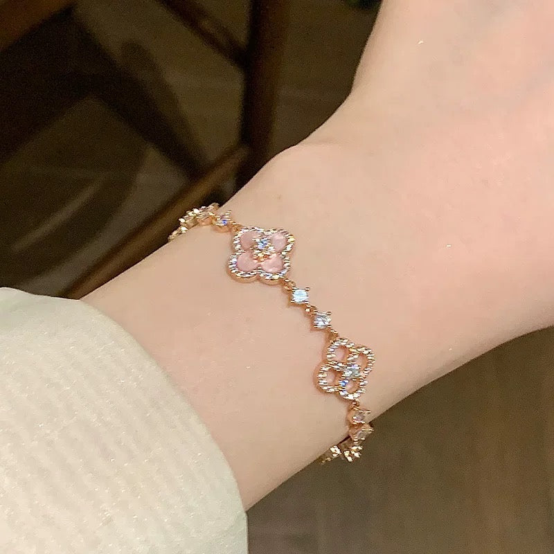 ¡®Moco¡¯CLOVER 5 MOTIF PINK BLUE RED WHITE BRACELET