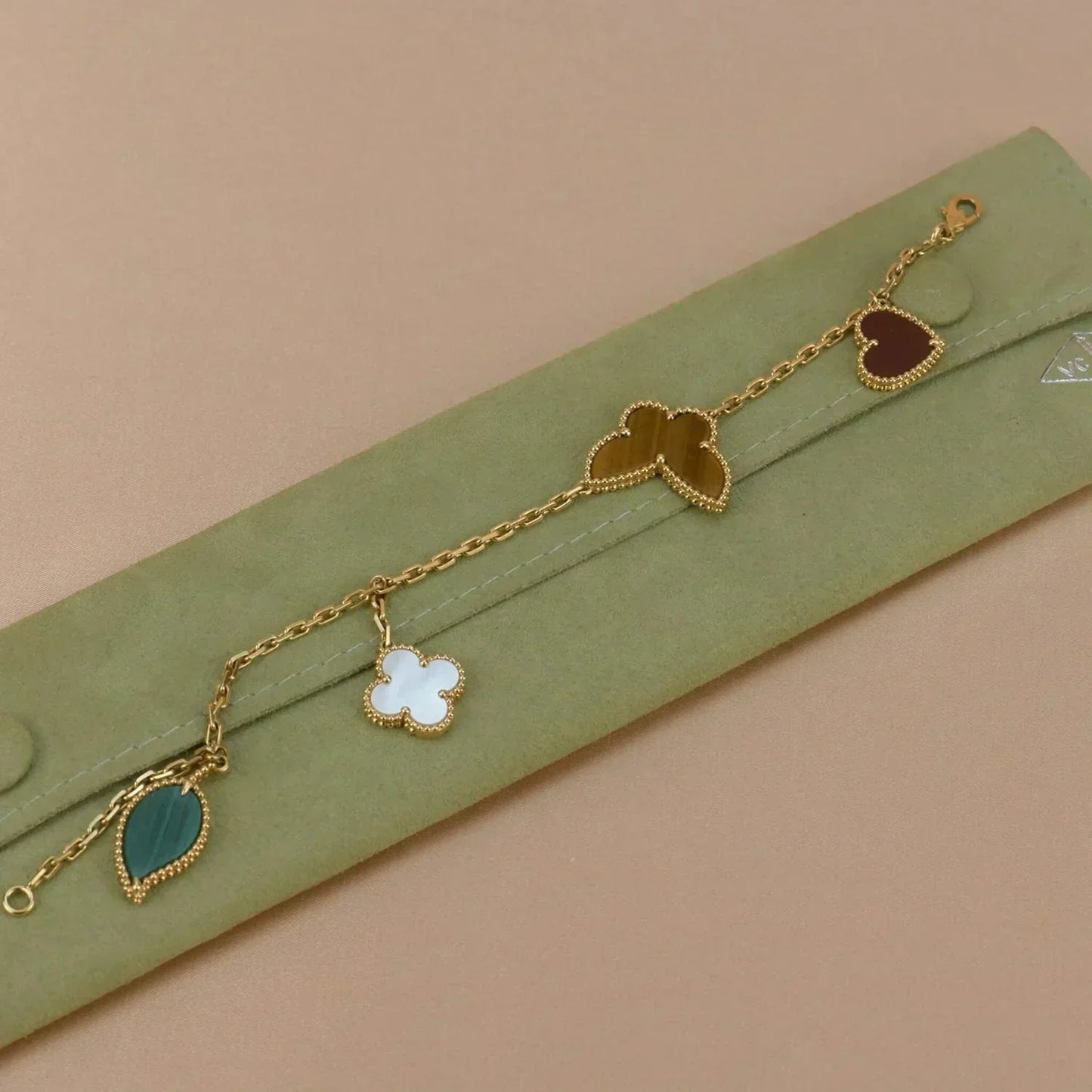 ¡®Moco¡¯LUCKY SPRING 5 MOTIF GOLD BRACELET
