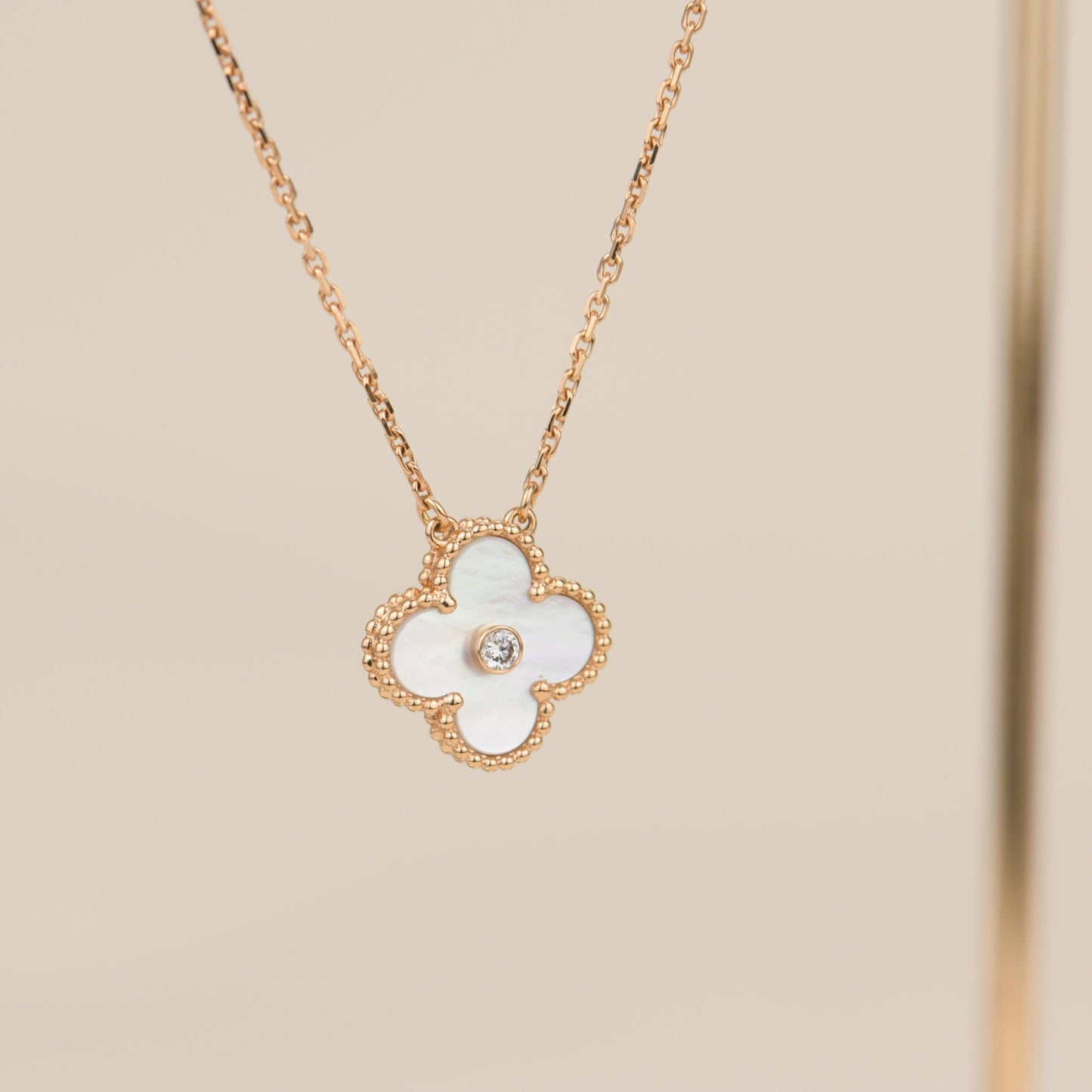 ¡®Moco¡¯CLOVER 15MM DIAMOND WHITE FRITILLARIA NECKLACE