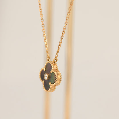 ¡®Moco¡¯CLOVER 15MM DIAMOND AND MOTHER-OF-GREY NECKLACE