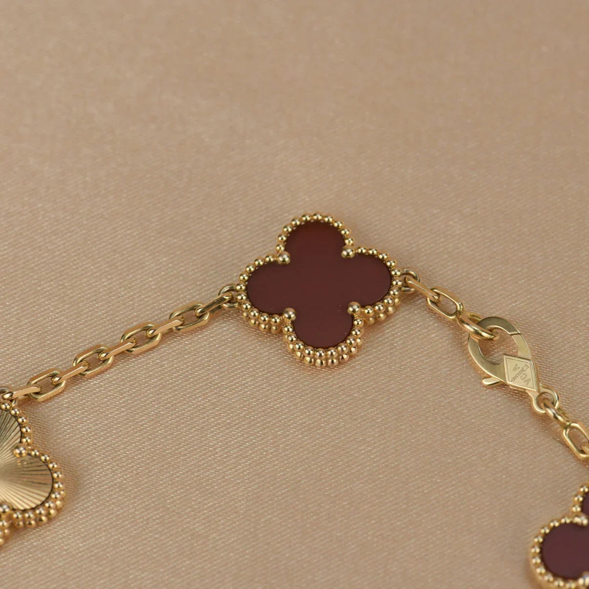 [Moco]New  CLOVER 5 MOTIF RED CORNELIAN BRACELET COLLECTION