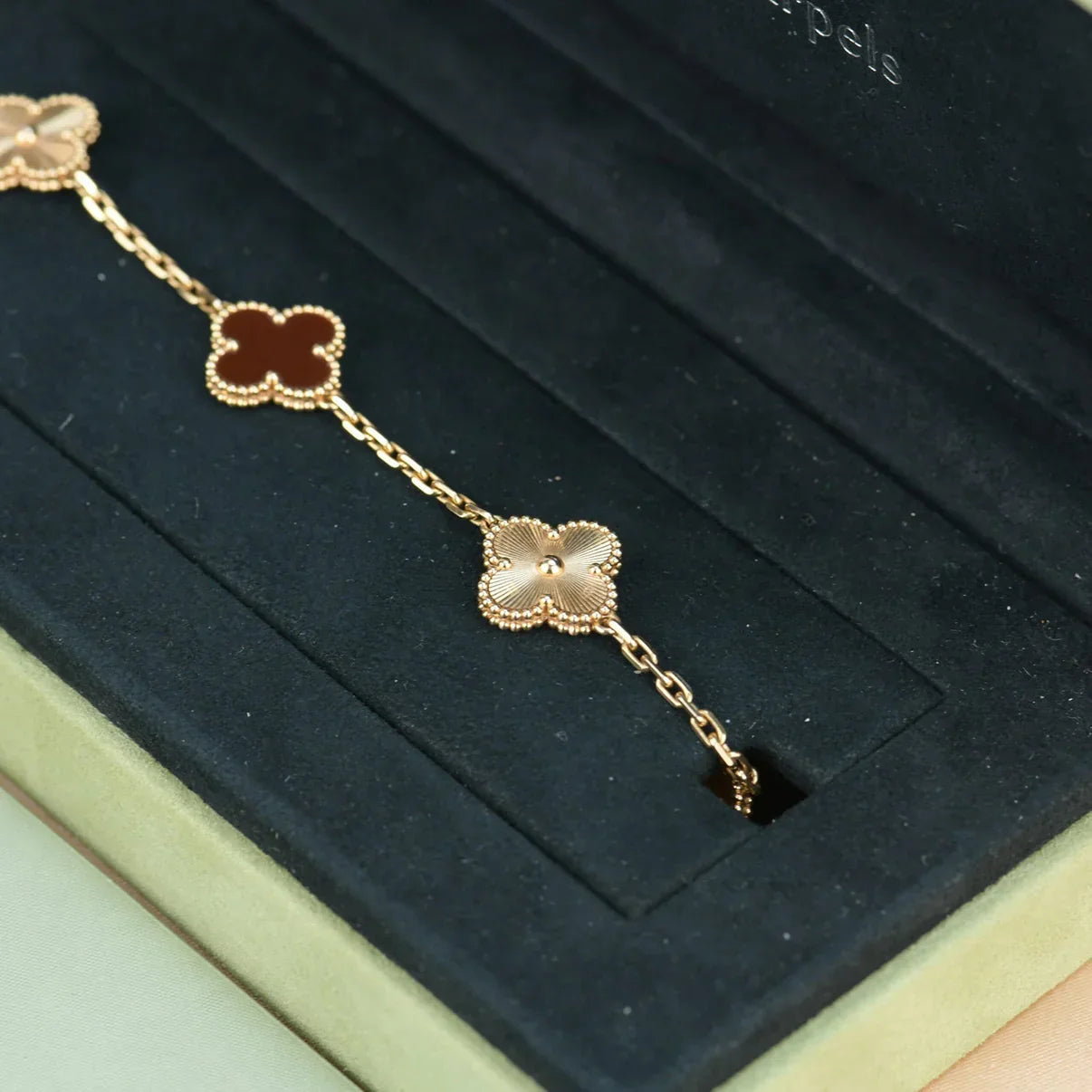 [Moco]New  CLOVER 5 MOTIF RED CORNELIAN BRACELET COLLECTION