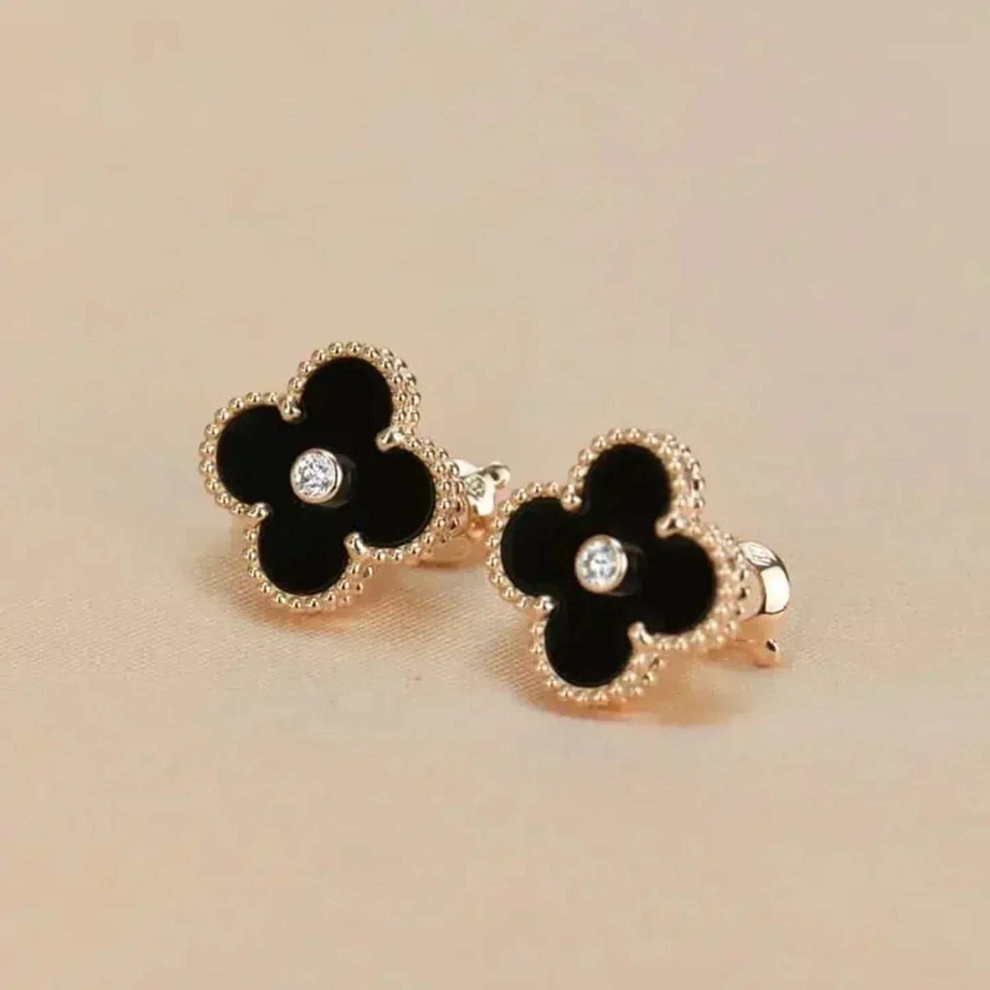 ¡®Moco¡¯CLOVER MEDIUM 1 MOTIFS ONYX DIAMOND EARRINGS
