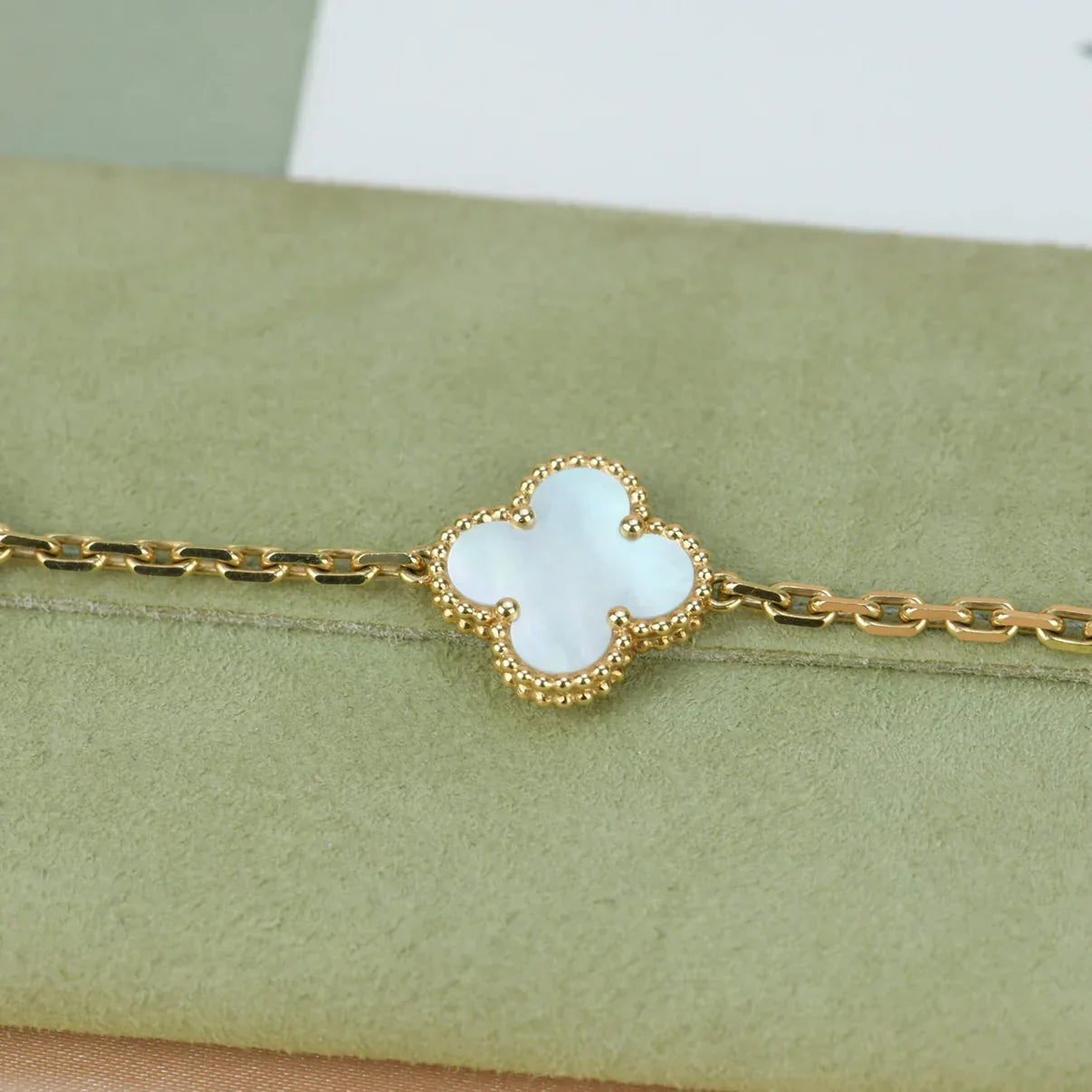 [Moco]New CLOVER WHITE PEARL MOP 5 MOTIF BRACELET COLLECTION