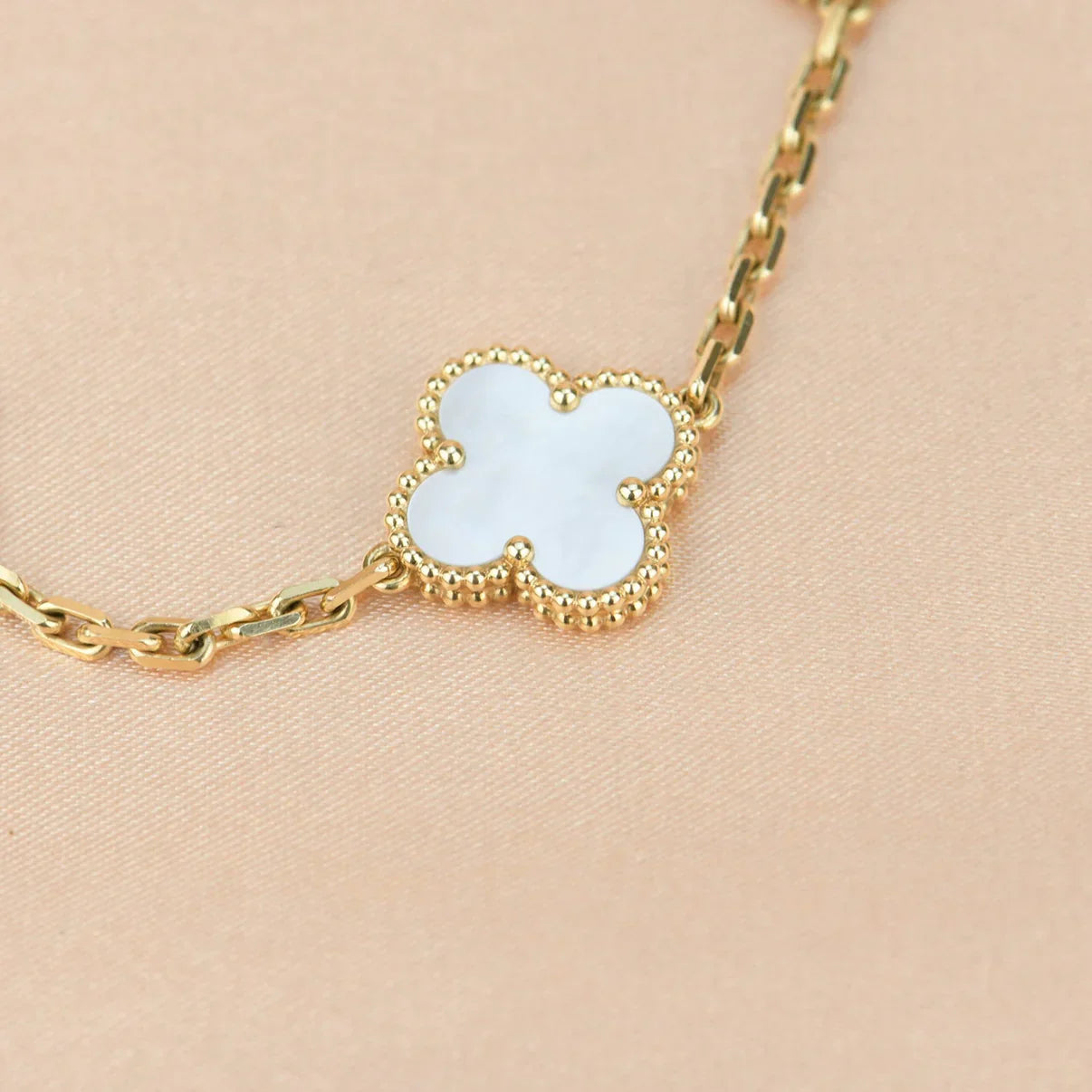 [Moco]New CLOVER WHITE PEARL MOP 5 MOTIF BRACELET COLLECTION