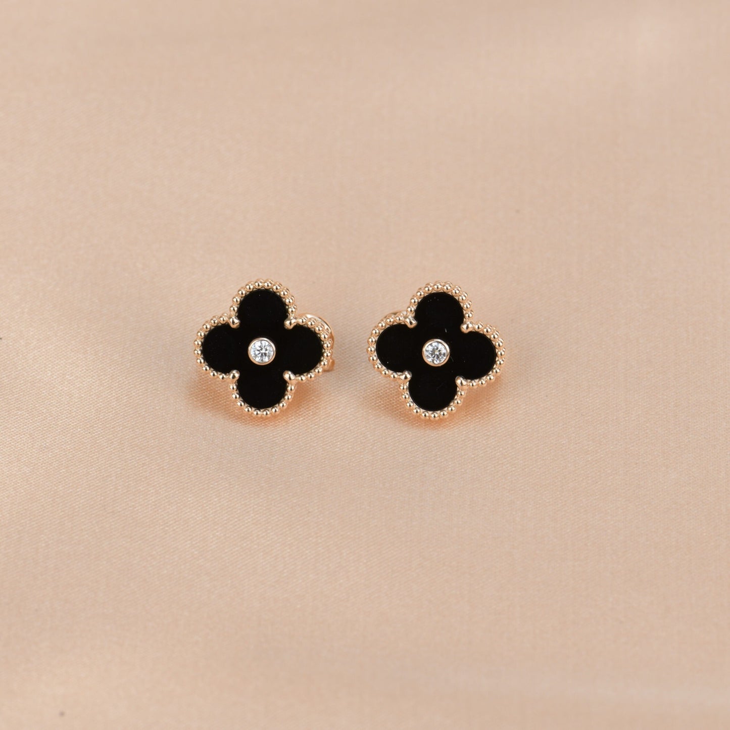 ¡®Moco¡¯CLOVER MEDIUM 1 MOTIFS ONYX DIAMOND EARRINGS