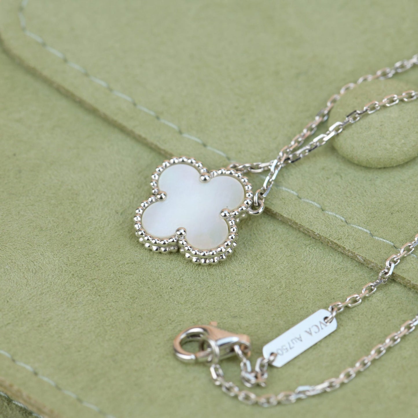¡®Moco¡¯CLOVER  15MM WHITE MOTHER-OF-PEARL SILVER