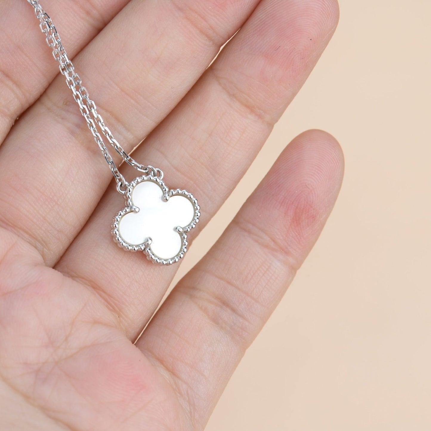 ¡®Moco¡¯CLOVER  15MM WHITE MOTHER-OF-PEARL SILVER