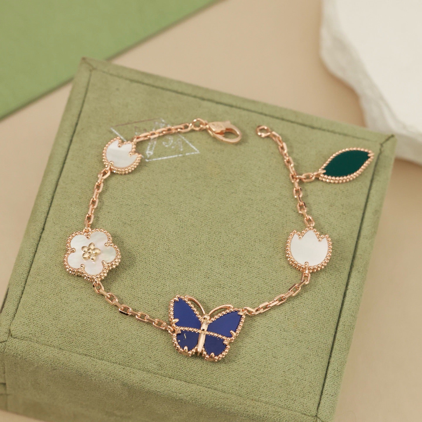[Moco ]LUCKY SPRING BUTTERFLY 5 MOTIF BRACELET