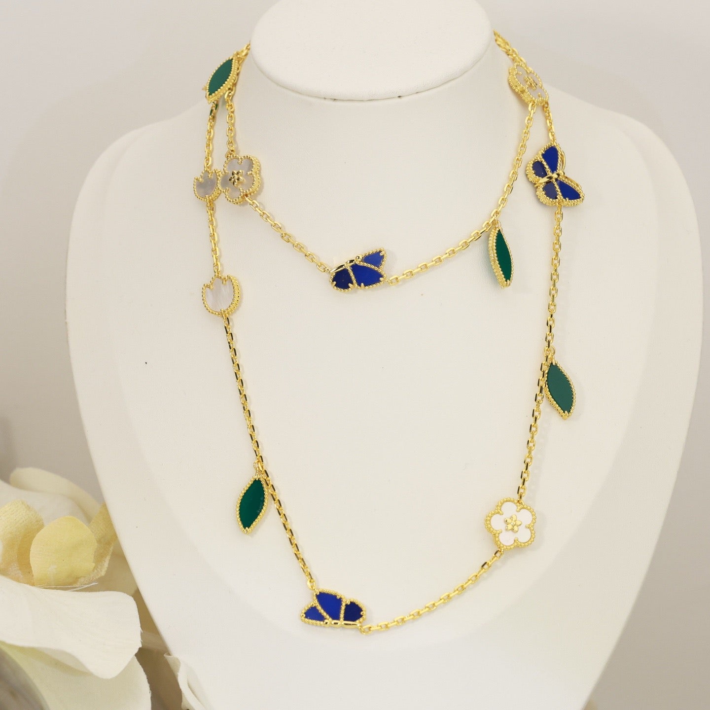 [Moco ]LUCKY SPRING BUTTERFLY 15 FLOWER NECKLACE