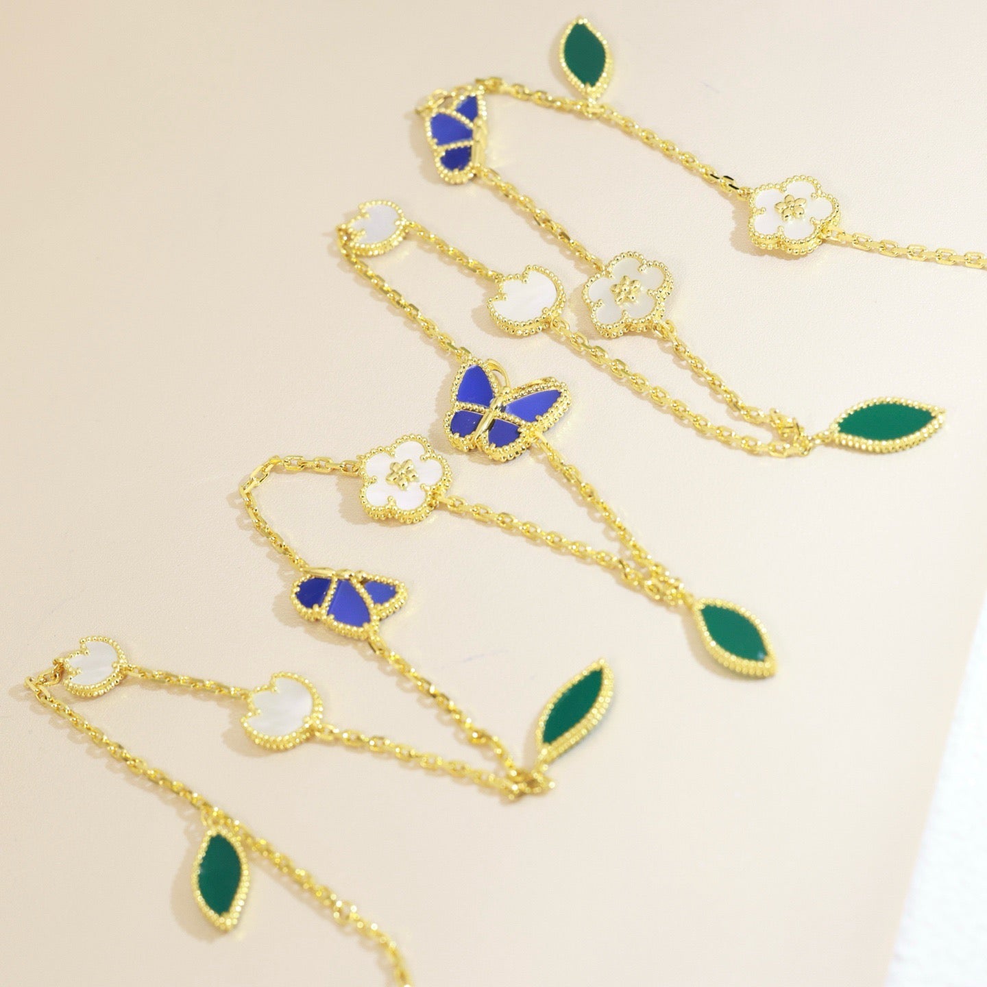 [Moco ]LUCKY SPRING BUTTERFLY 15 FLOWER NECKLACE