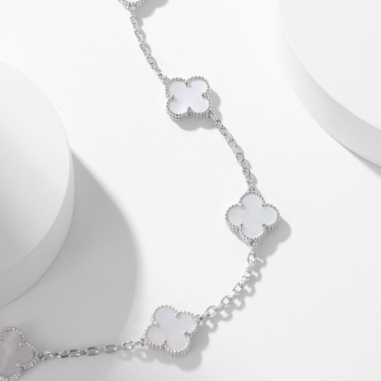 ¡®Moco¡¯CLOVER 10 MOTIFS WHITE MOTHER OF PEARL NECKLACE