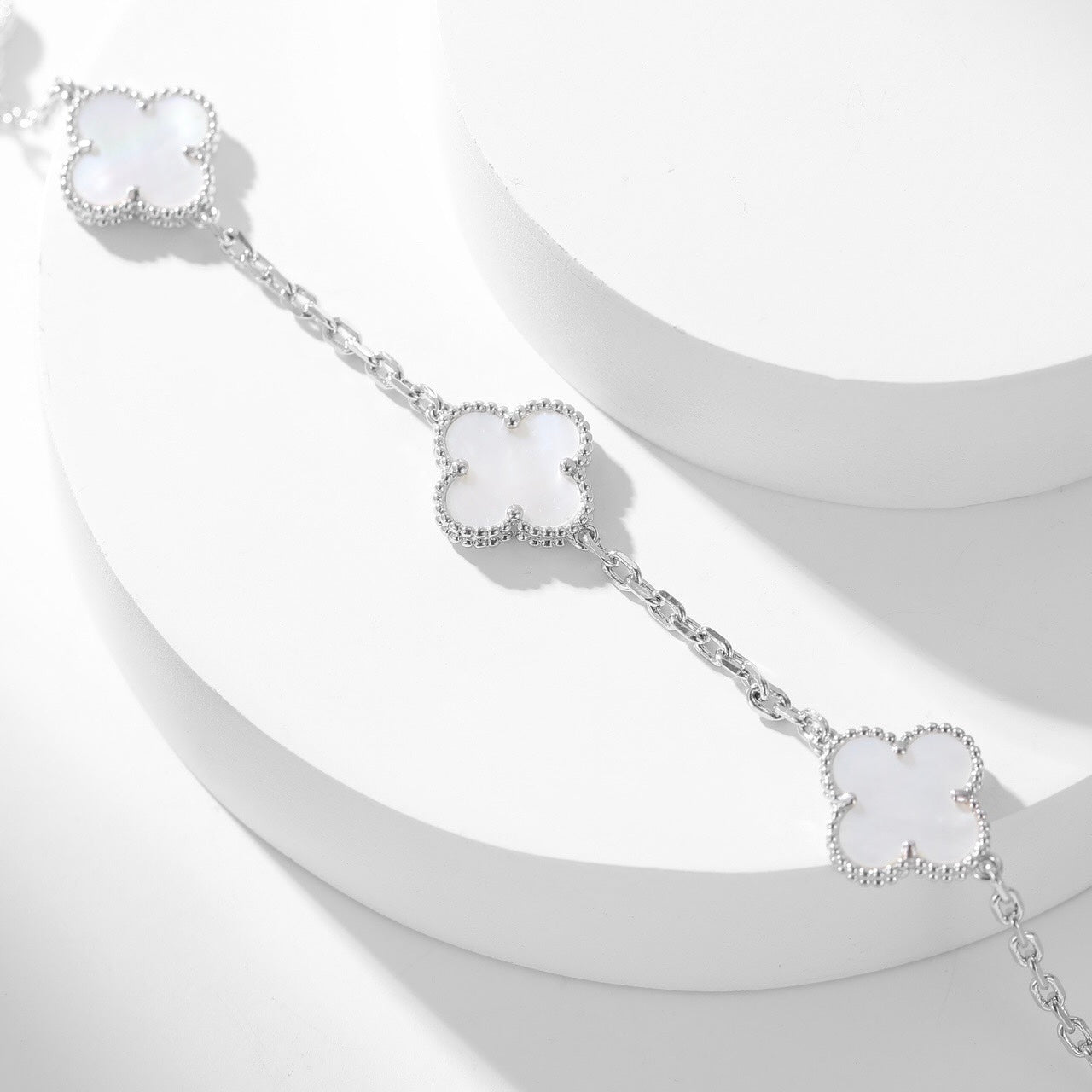 ¡®Moco¡¯CLOVER 10 MOTIFS WHITE MOTHER OF PEARL NECKLACE