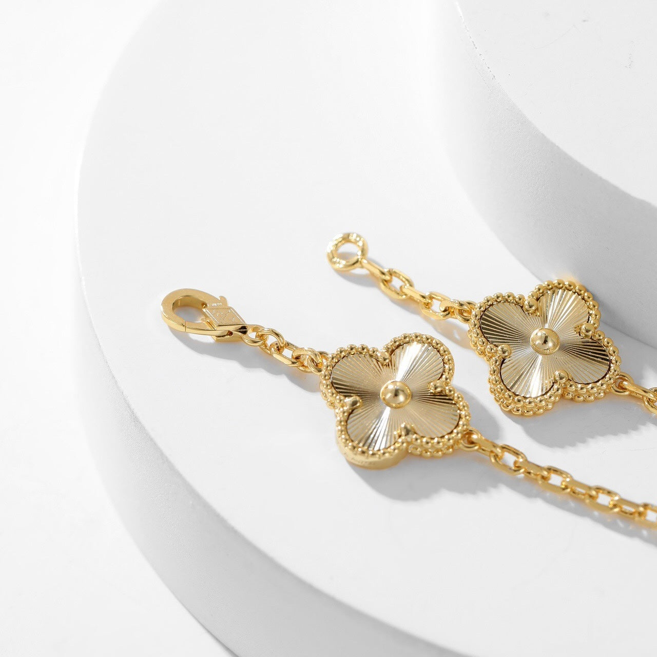 ¡®Moco¡¯CLOVER 10 MOTIFS LASER NECKLACE