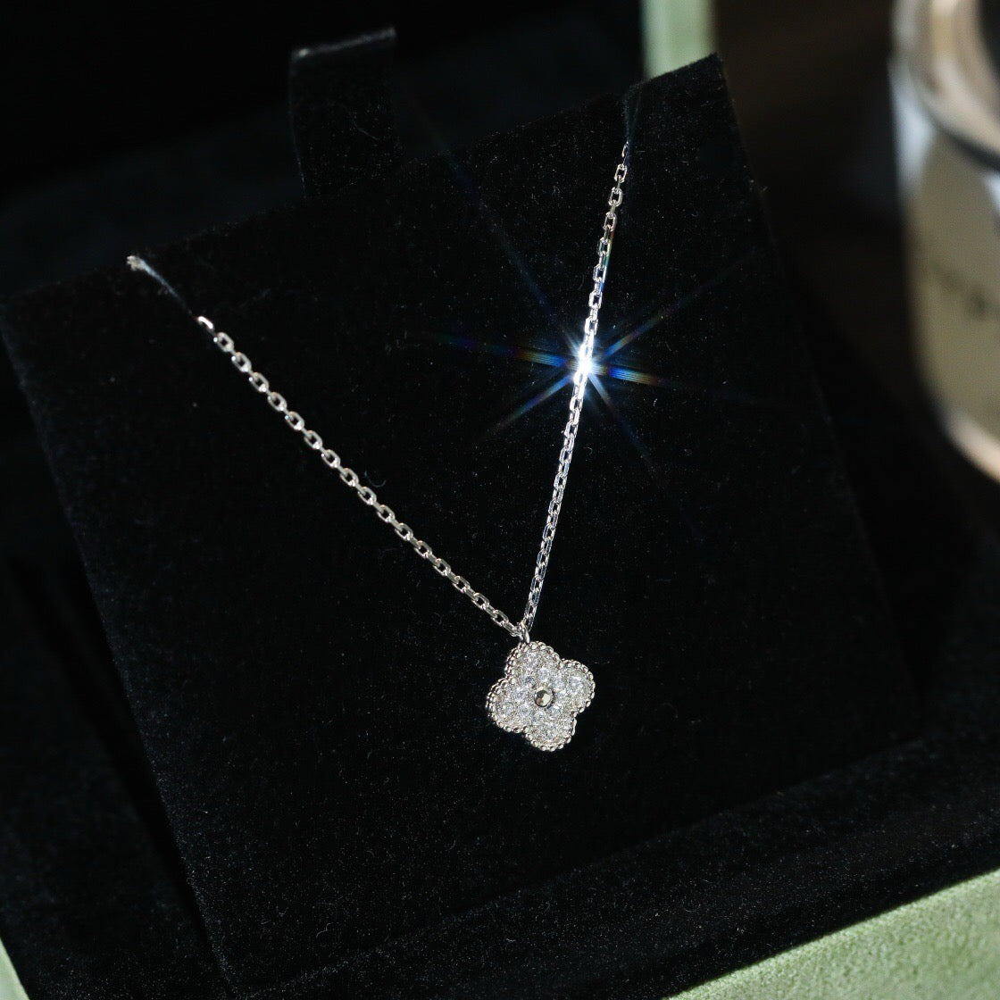 ¡®Moco¡¯CLOVER MINI 9.5MM PENDANT DIAMOND NECKLACE