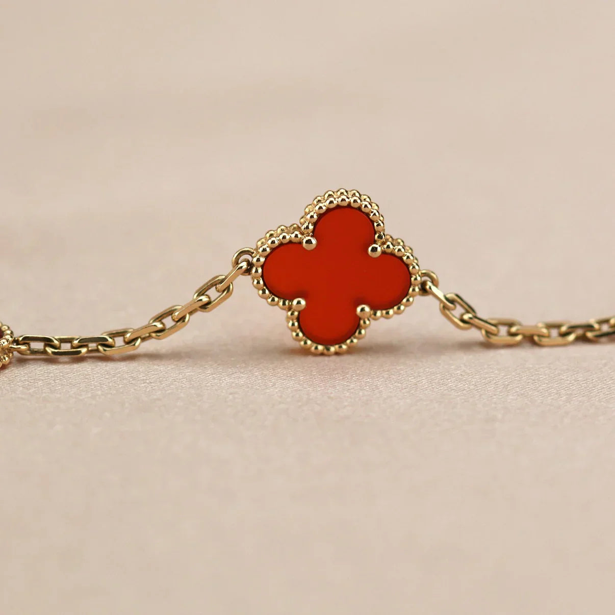 [Moco]New  CLOVER 5 MOTIF RED CORNELIAN BRACELET COLLECTION
