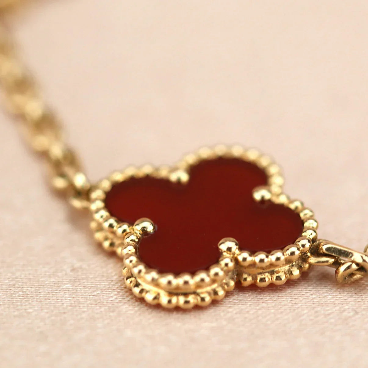 [Moco]New  CLOVER 5 MOTIF RED CORNELIAN BRACELET COLLECTION