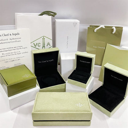 ¡®Moco¡¯VA CLOVER BRACELET NECKLACE RING BOX GIFT BAG