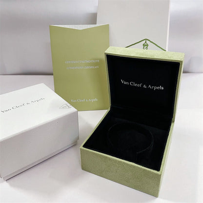 ¡®Moco¡¯VA CLOVER BRACELET NECKLACE RING BOX GIFT BAG
