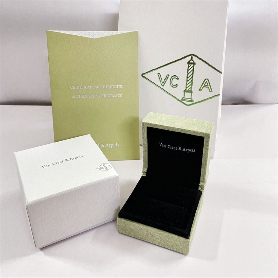 ¡®Moco¡¯VA CLOVER BRACELET NECKLACE RING BOX GIFT BAG