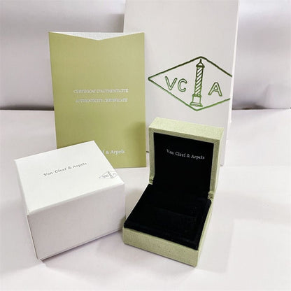 ¡®Moco¡¯VA CLOVER BRACELET NECKLACE RING BOX GIFT BAG