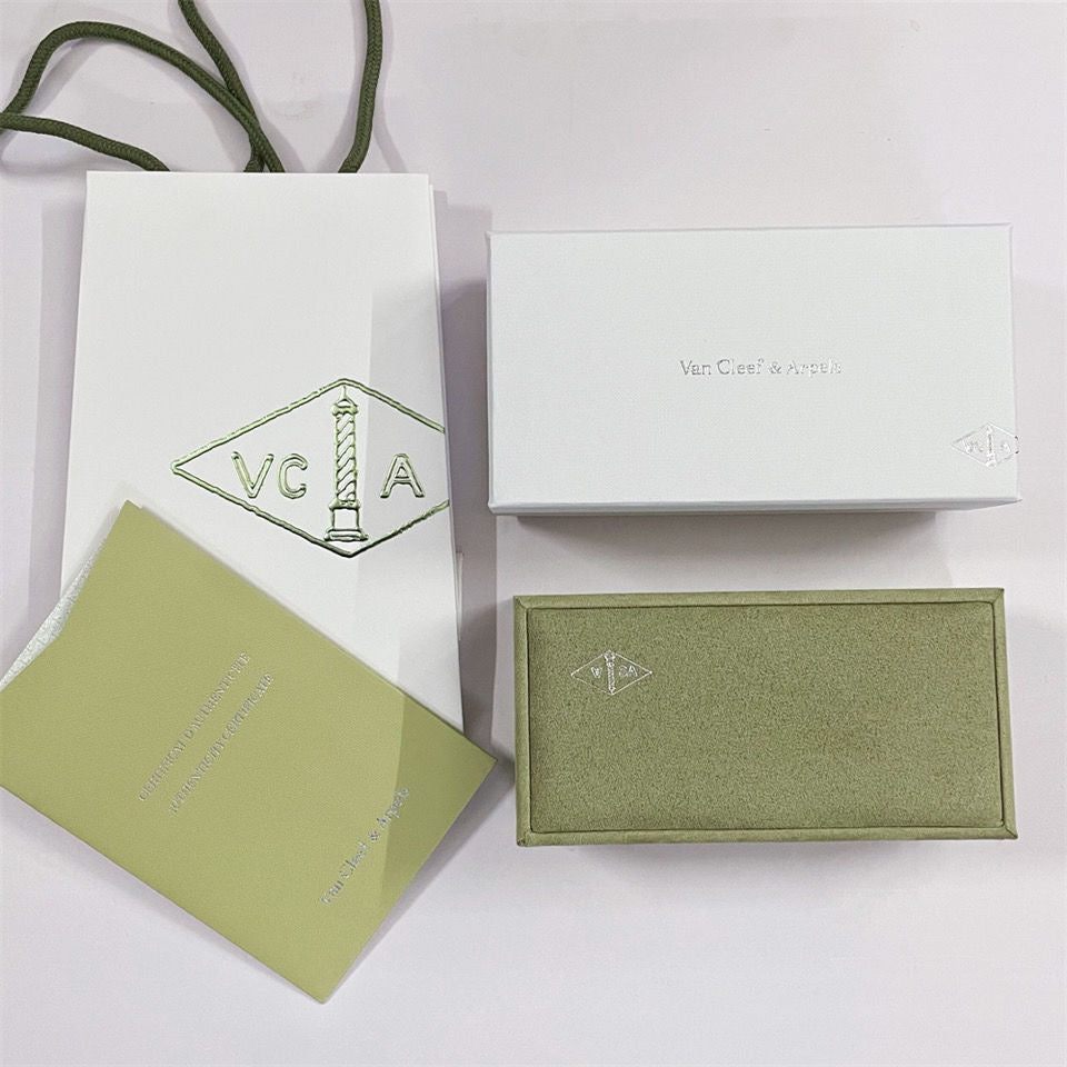¡®Moco¡¯VA CLOVER BRACELET NECKLACE RING BOX GIFT BAG