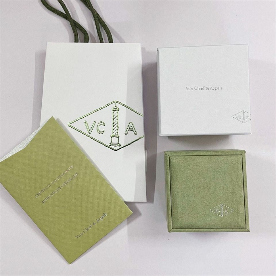 ¡®Moco¡¯VA CLOVER BRACELET NECKLACE RING BOX GIFT BAG