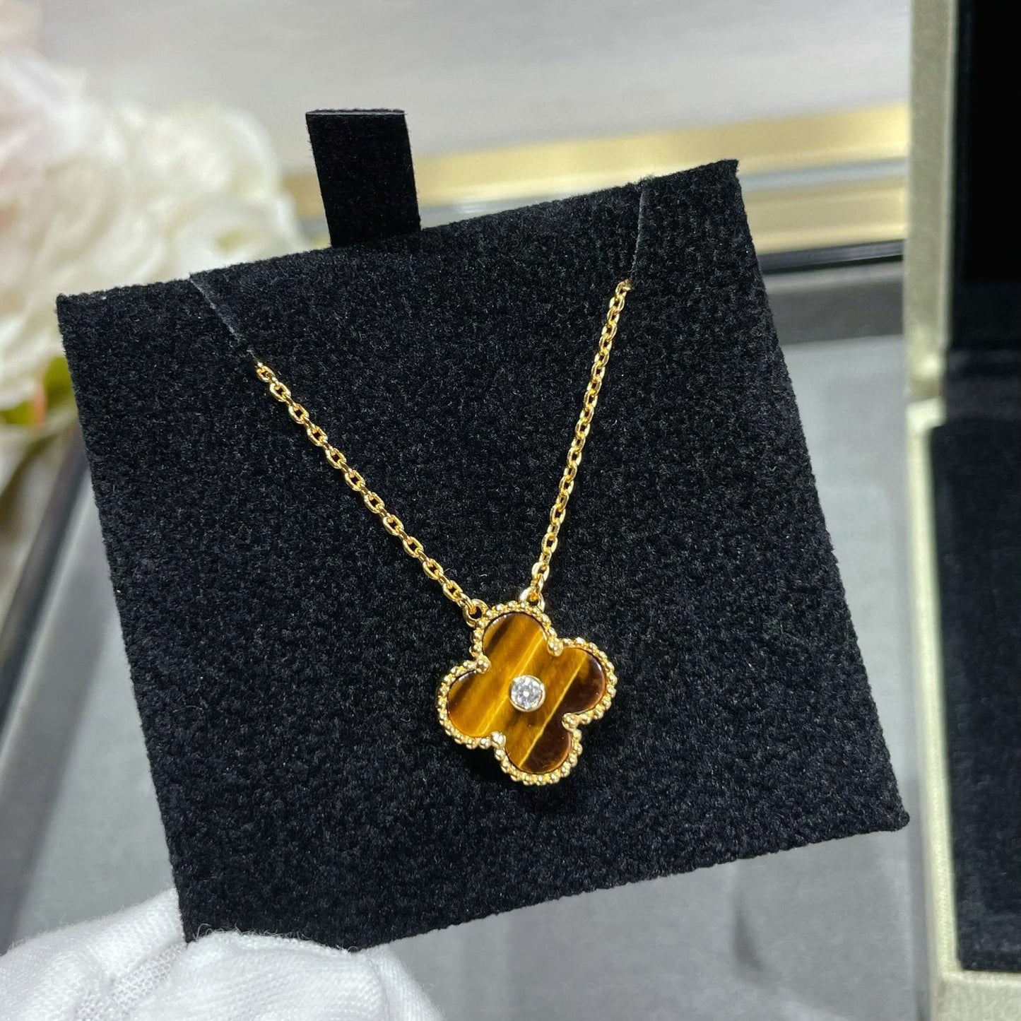 ¡®Moco¡¯CLOVER 15MM DIAMOND AND YELLOW TIGER'S EYE AGATE necklace