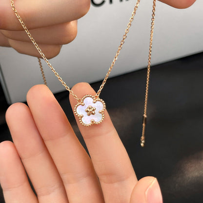 ¡®Moco¡¯LUCKY  WHITE MOP  PLUM BLOSSOM NECKLACE