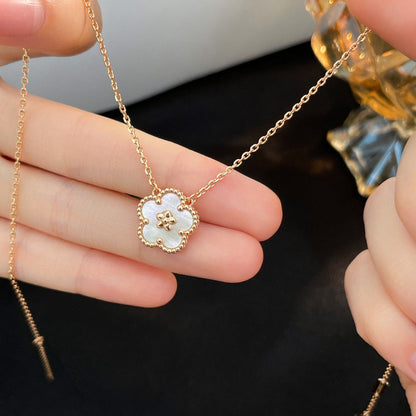 ¡®Moco¡¯LUCKY  WHITE MOP  PLUM BLOSSOM NECKLACE