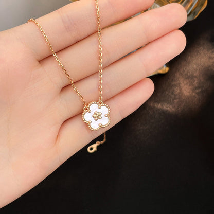 ¡®Moco¡¯LUCKY  WHITE MOP  PLUM BLOSSOM NECKLACE