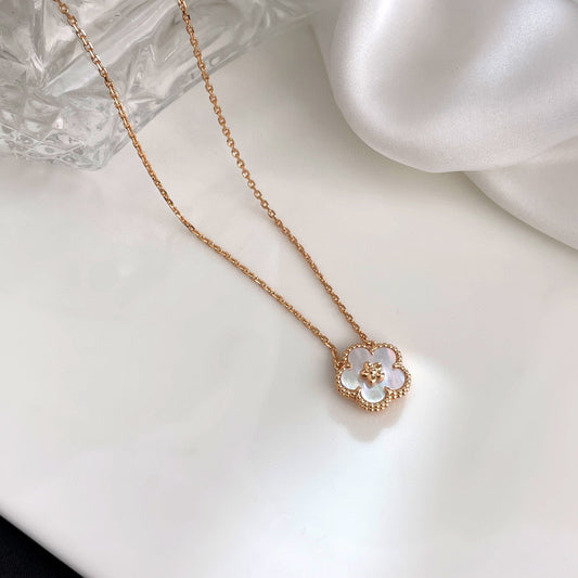 ¡®Moco¡¯LUCKY  WHITE MOP  PLUM BLOSSOM NECKLACE