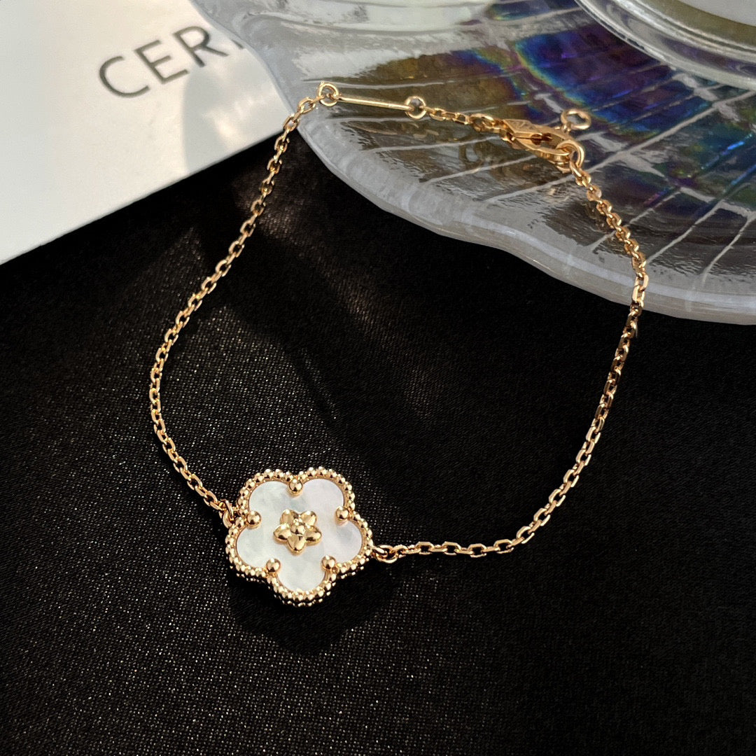 ¡®Moco¡¯LUCKY WHITE MOP PLUM BLOSSOM  BRACELET