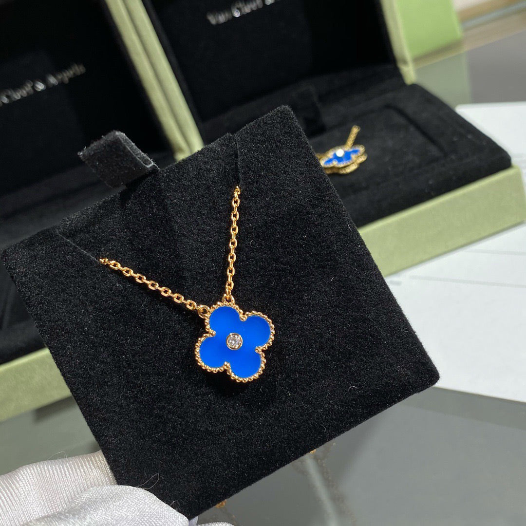 ¡®Moco¡¯CLOVER 15MM DIAMOND AND BLUE AGATE NECKLACE