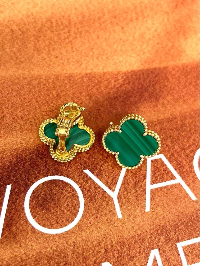 [Moco] CLOVER LARGE (20mm) 1 MOTIFS GREENER MOP STUD EARRINGS