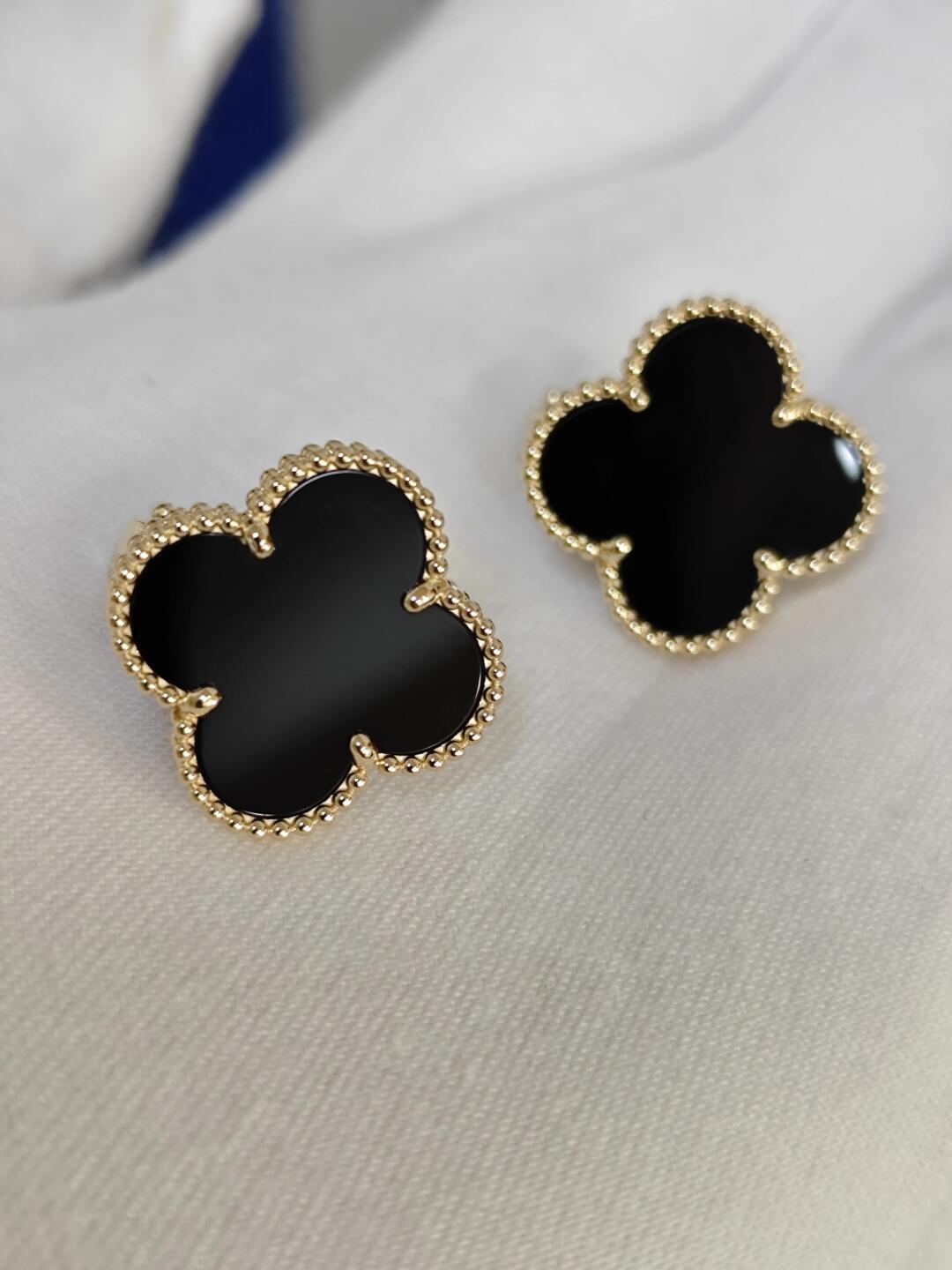 [Moco] CLOVER 20MM BLACK MOP EARRINGS
