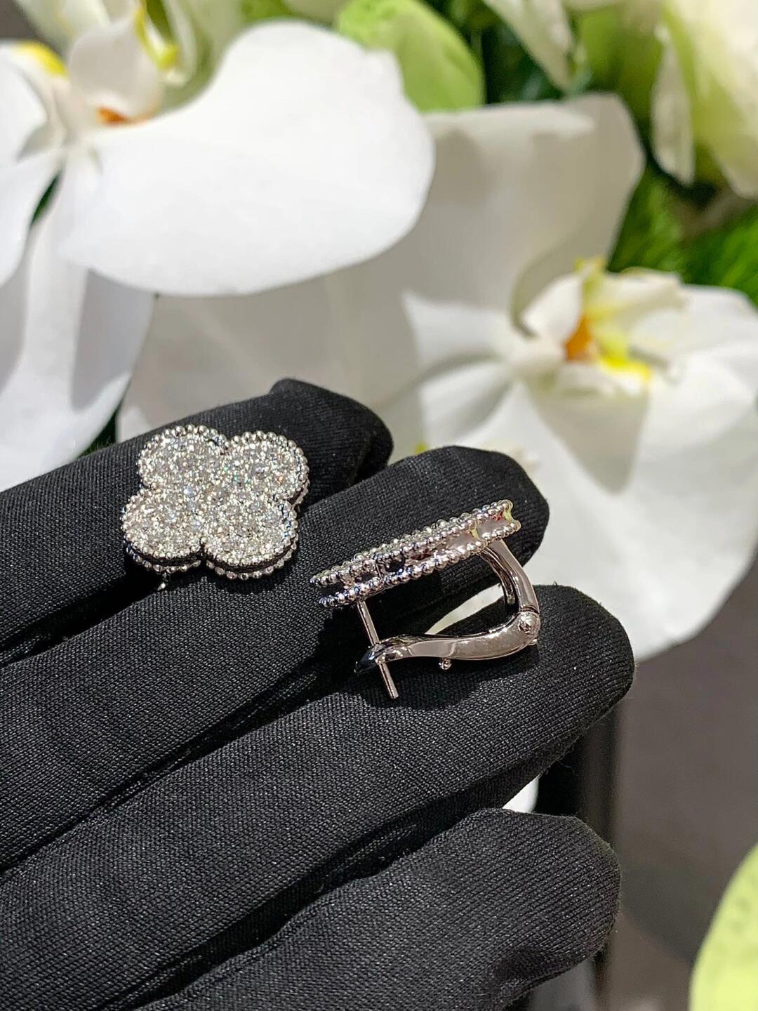 [Moco] CLOVER 20MM MOTIFS DIAMOND STUD EARRINGS SILVER