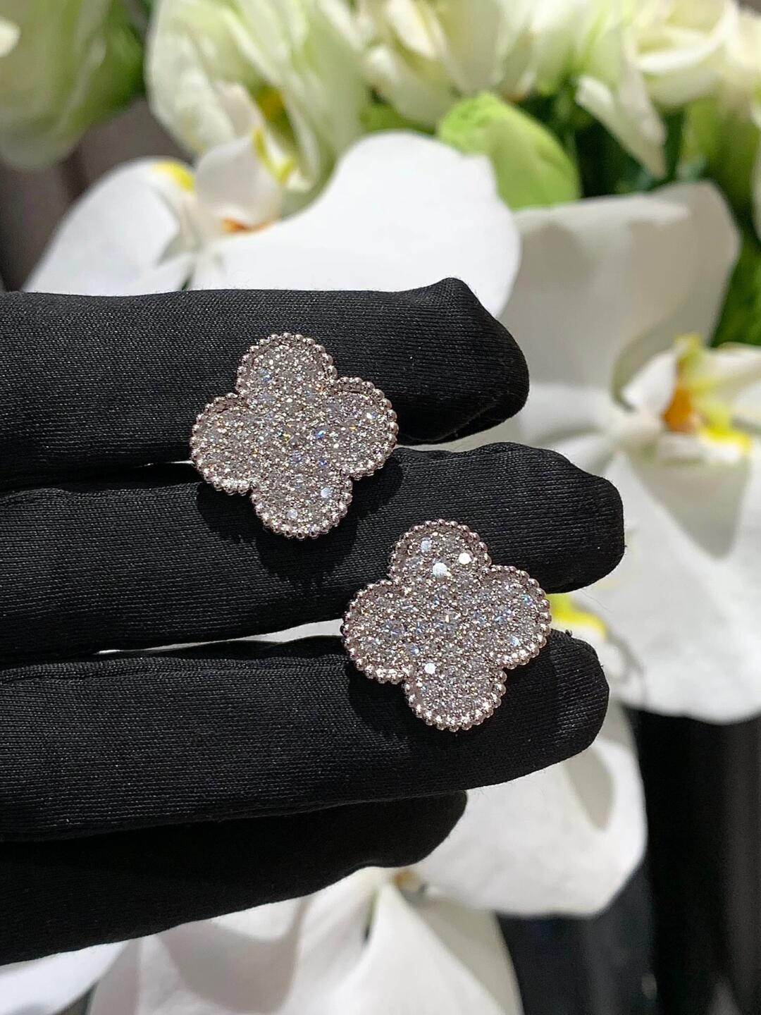 [Moco] CLOVER 20MM MOTIFS DIAMOND STUD EARRINGS SILVER