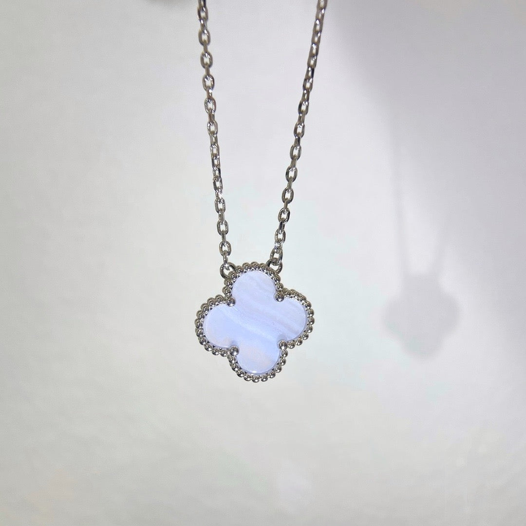 ¡®Moco¡¯CLOVER 15MM BLUE CHALCEDONY NECKLACE SILVER