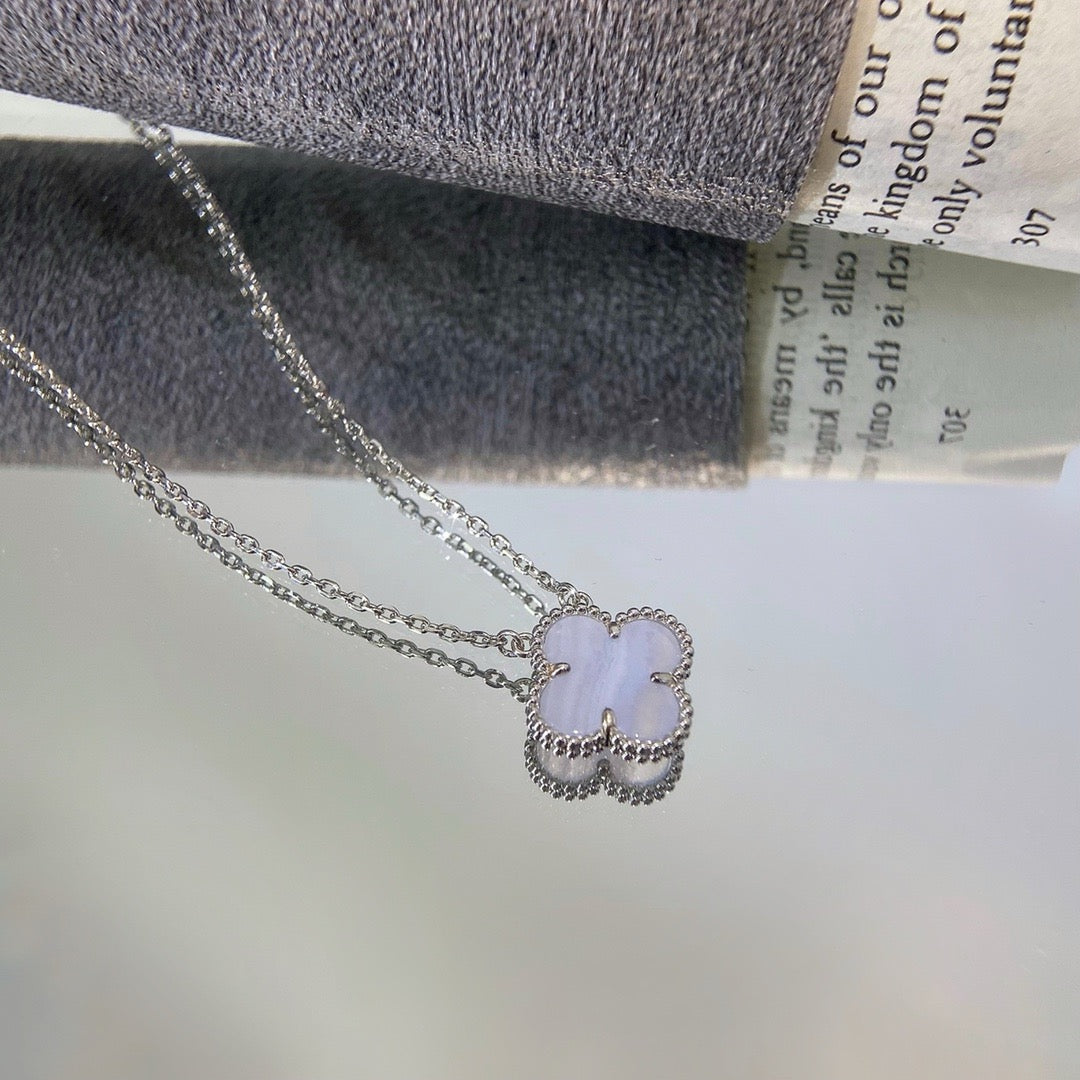 ¡®Moco¡¯CLOVER 15MM BLUE CHALCEDONY NECKLACE SILVER