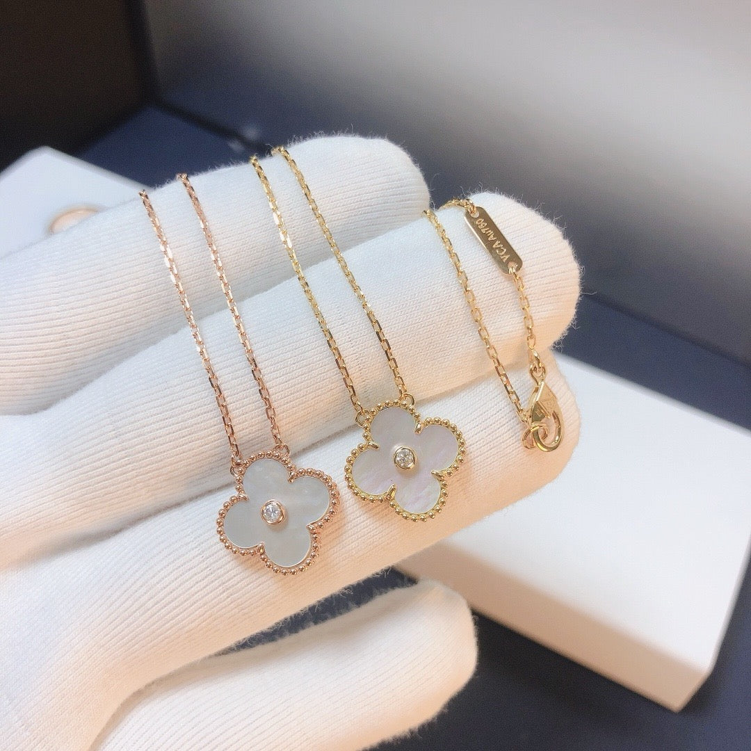 ¡®Moco¡¯CLOVER 15MM DIAMOND WHITE FRITILLARIA NECKLACE