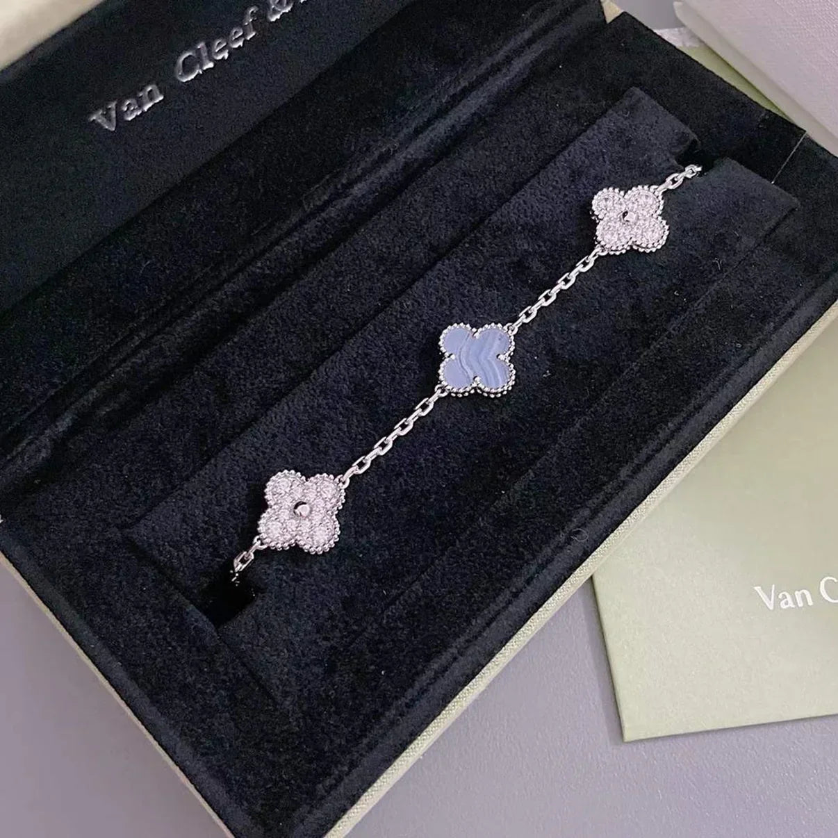 [Moco]New  CLOVER 5 MOTIF PURPLE CHALCEDONY BRACELET COLLECTION