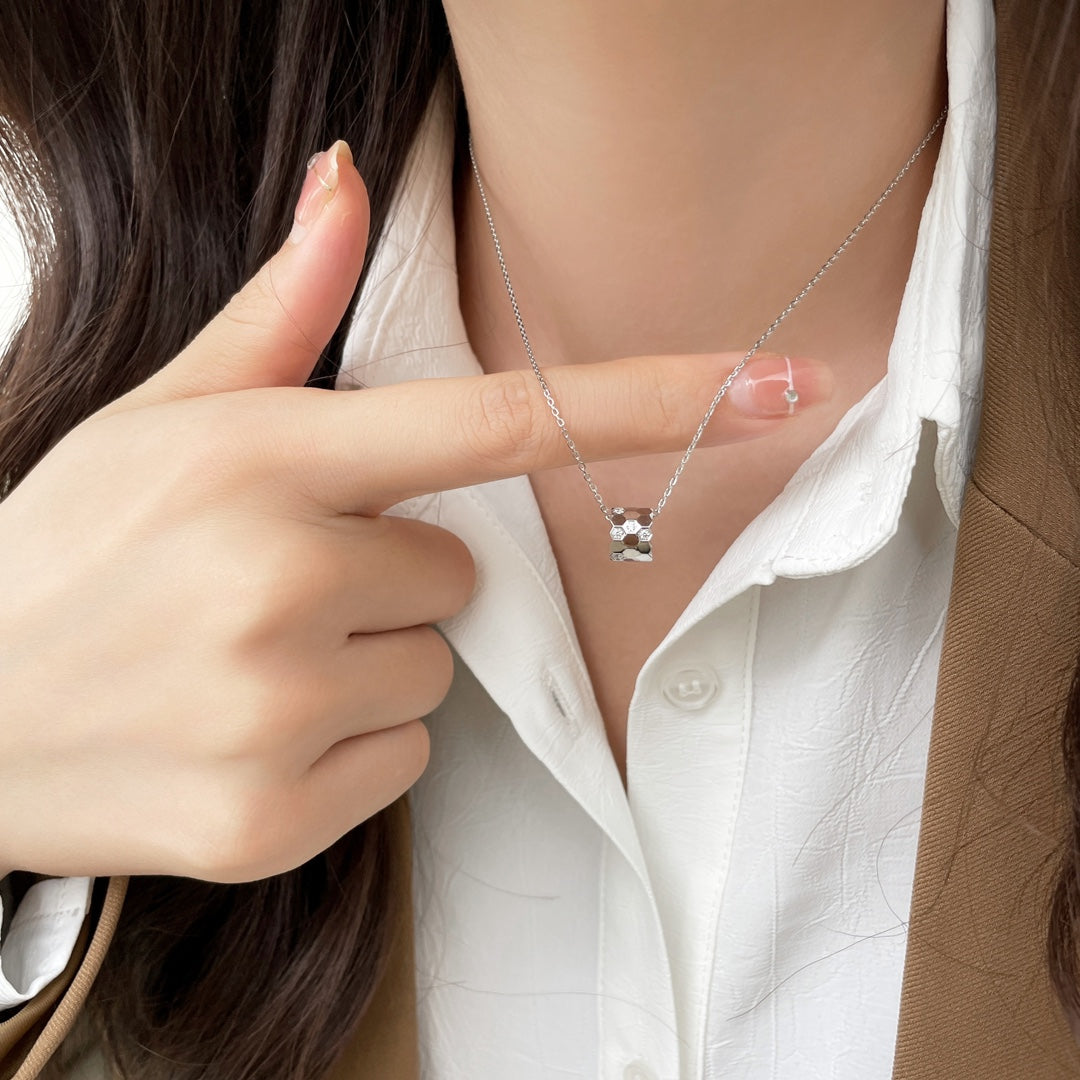 ¡®Moco¡¯BEE MINI PEDANT DIAMOND NECKLACE