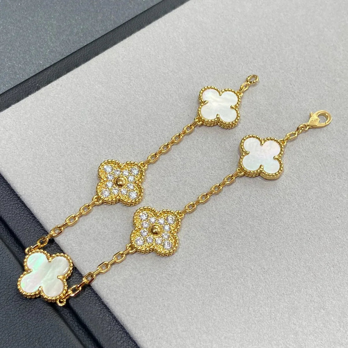 [Moco]New CLOVER WHITE PEARL MOP 5 MOTIF BRACELET COLLECTION