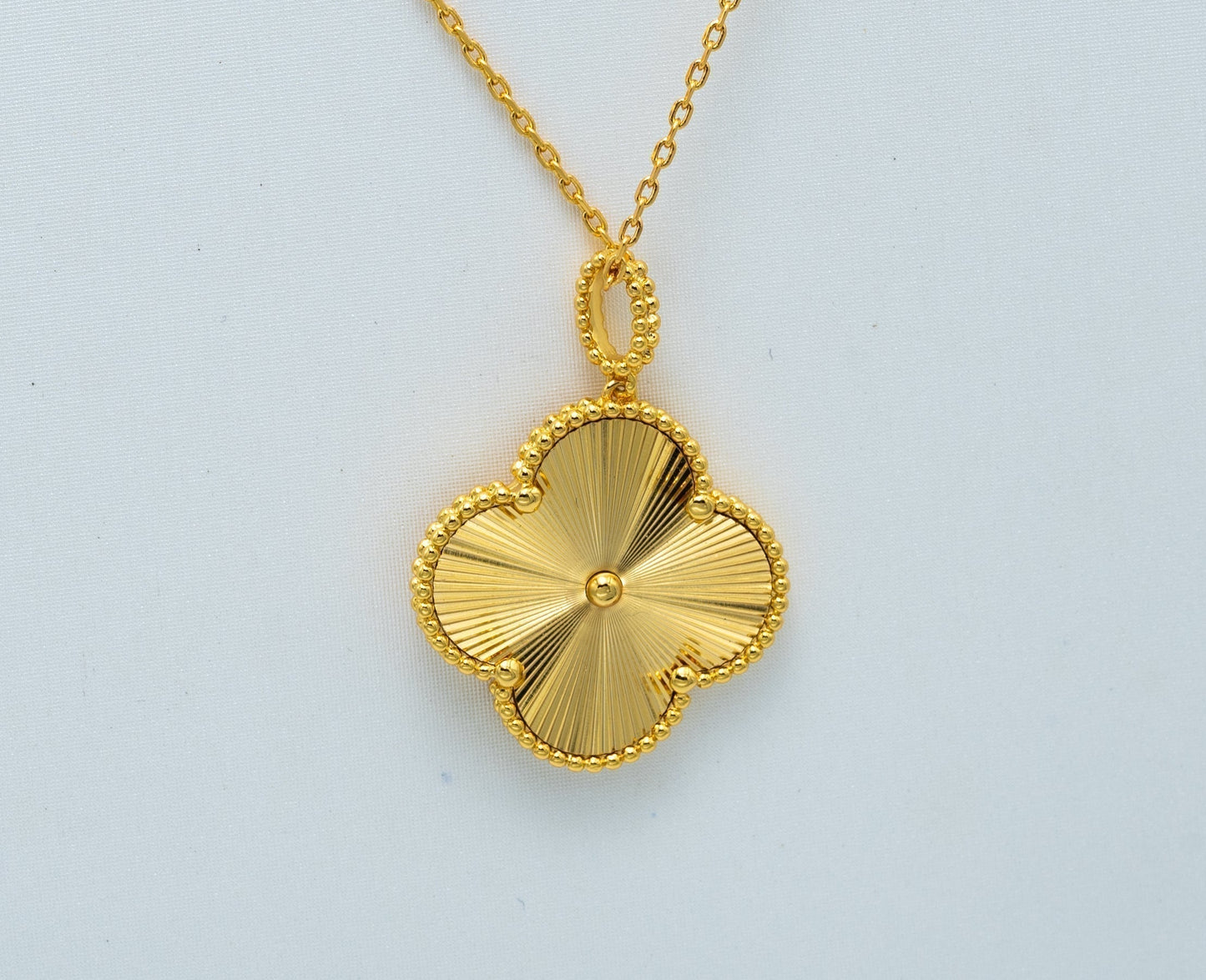 ¡®Moco¡¯CLOVER 25MM PEDANT NECKLACE GOLD