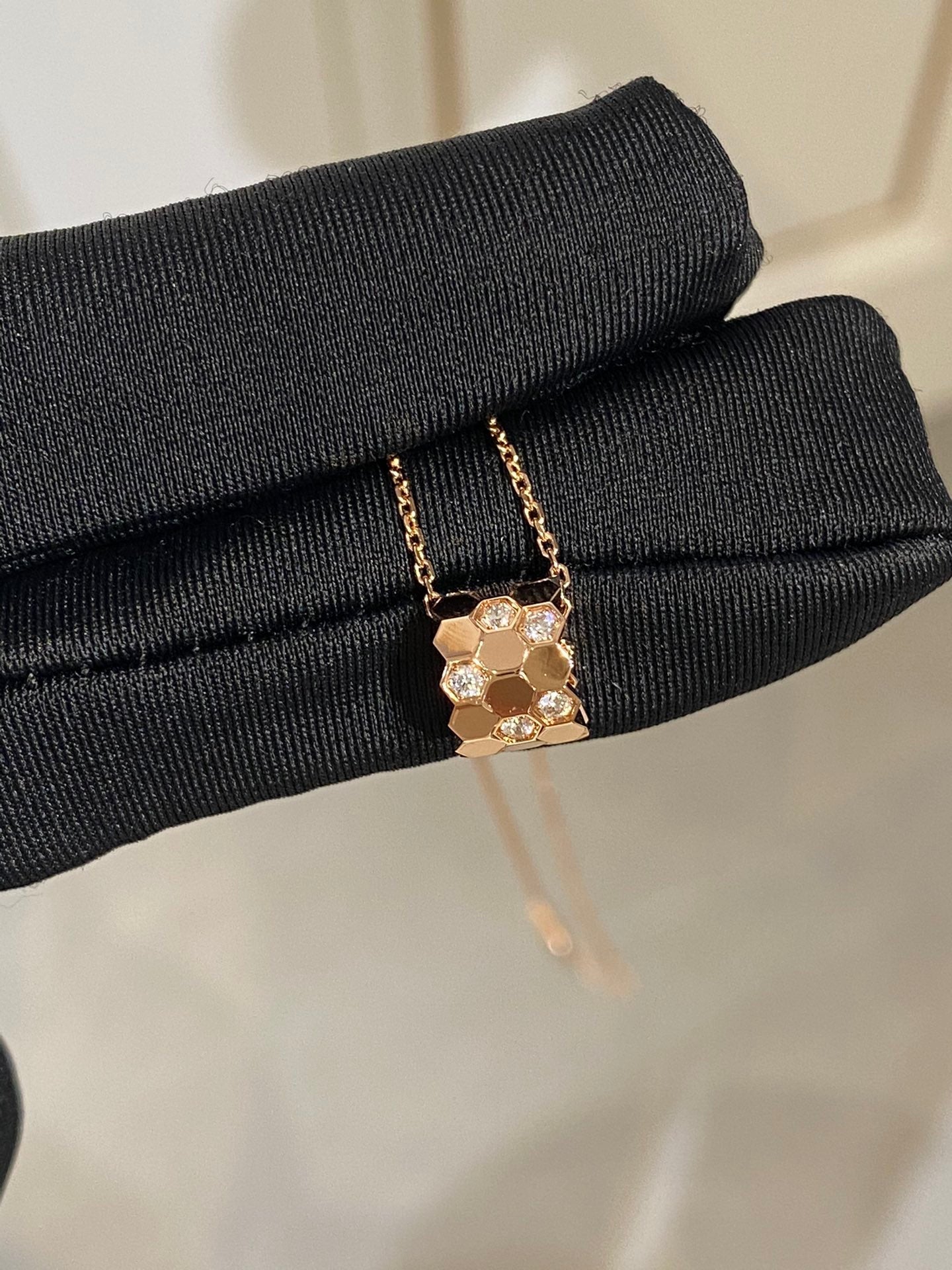 ¡®Moco¡¯BEE LOVE DIAMOND NECKLACE