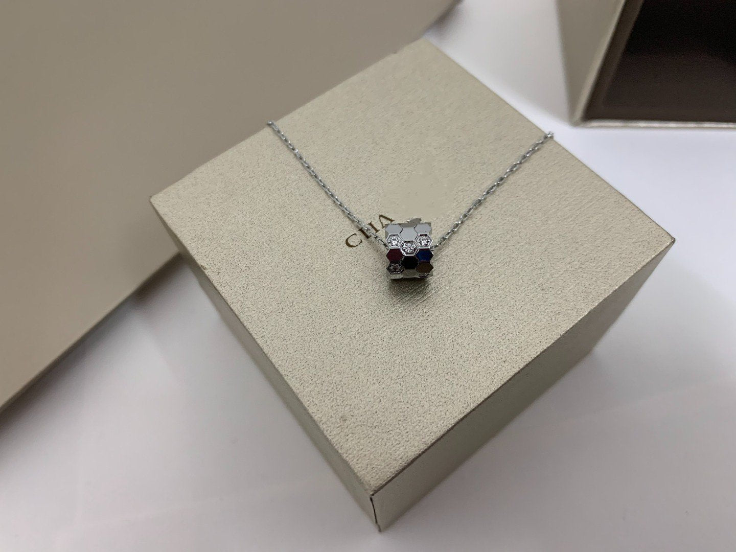 ¡®Moco¡¯BEE LOVE DIAMOND NECKLACE